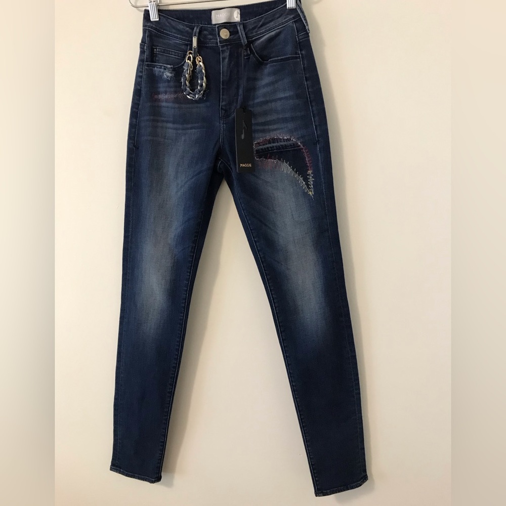 Maggie denim high waist jeans, a perfect blend of style and comfort.